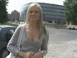 Otäck lesbisk handling med en krånglig brunett svensk gratis porrfilm